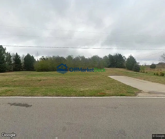 Off-market house in Locust Grove, Georgia — 3 beds, 2 baths, $170,000 — photo 3 of 3