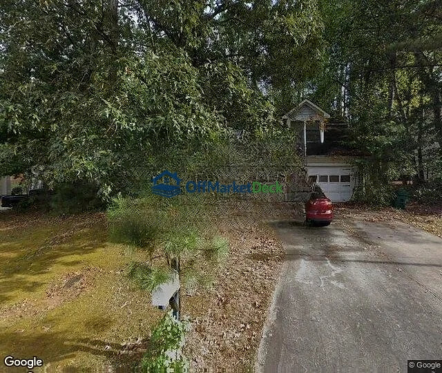 Off-market house in Stone Mountain, Georgia — 3 beds, 2 baths, $240,000 — photo 2 of 3