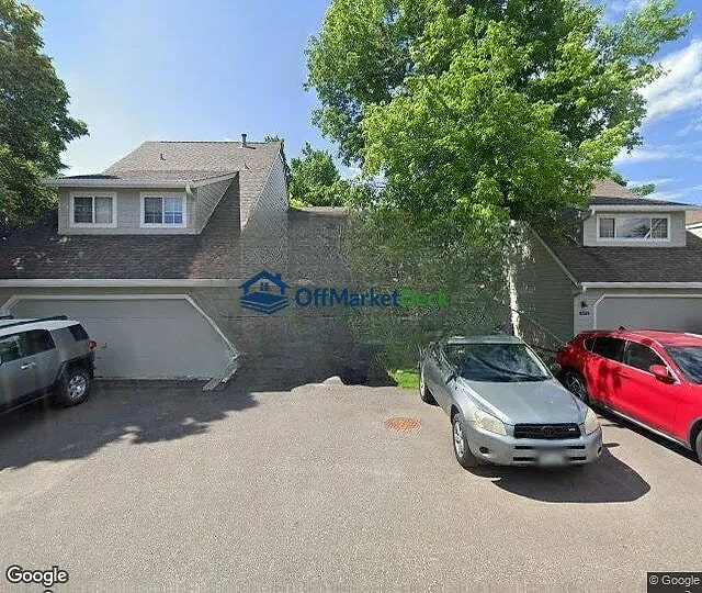 Off-market house in Littleton, Colorado — 2 beds, 3 baths, $299,900 — photo 3 of 3