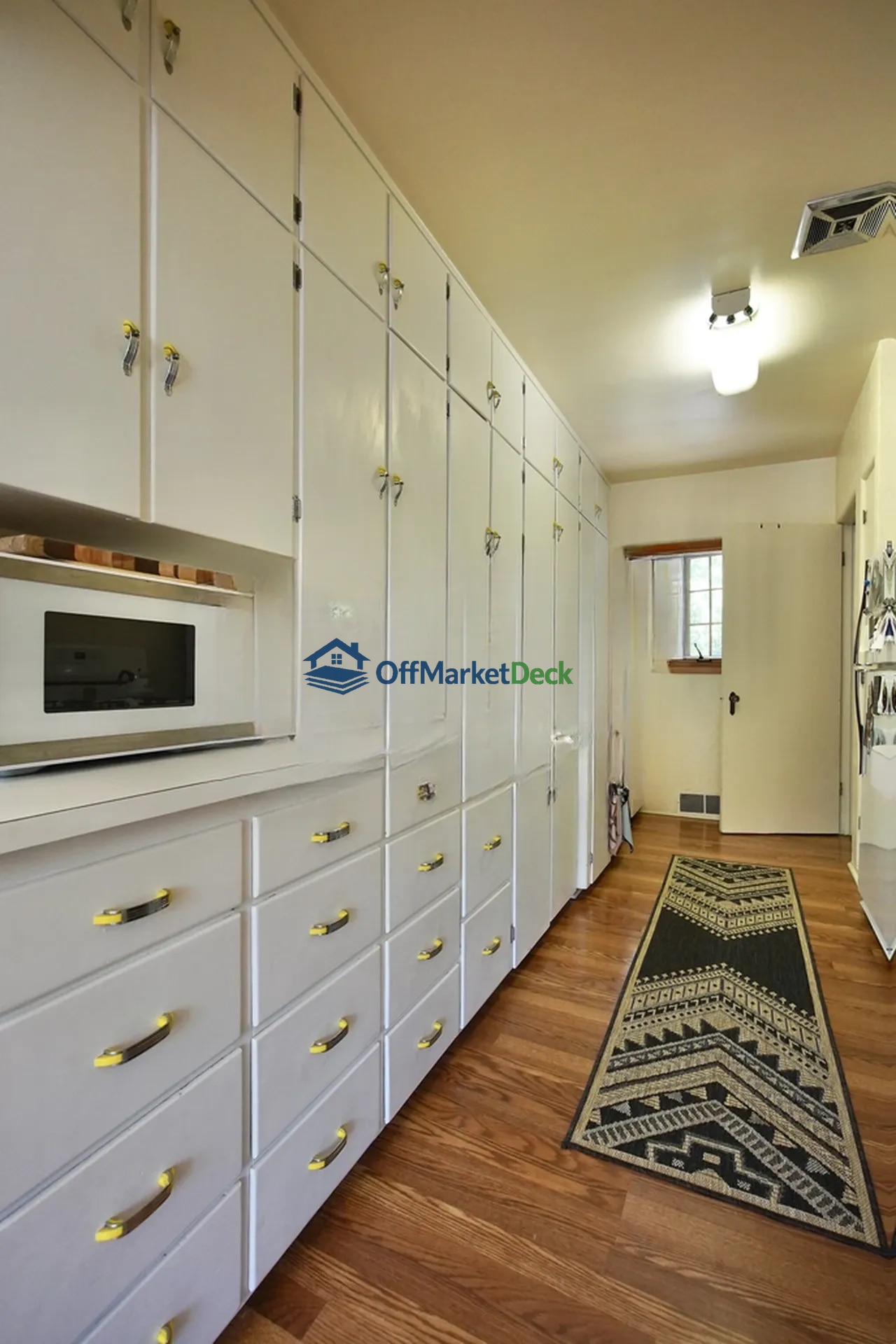 Off-market duplex in Casper, Wyoming — 4 beds, 3 baths, $500,000 — photo 8 of 8