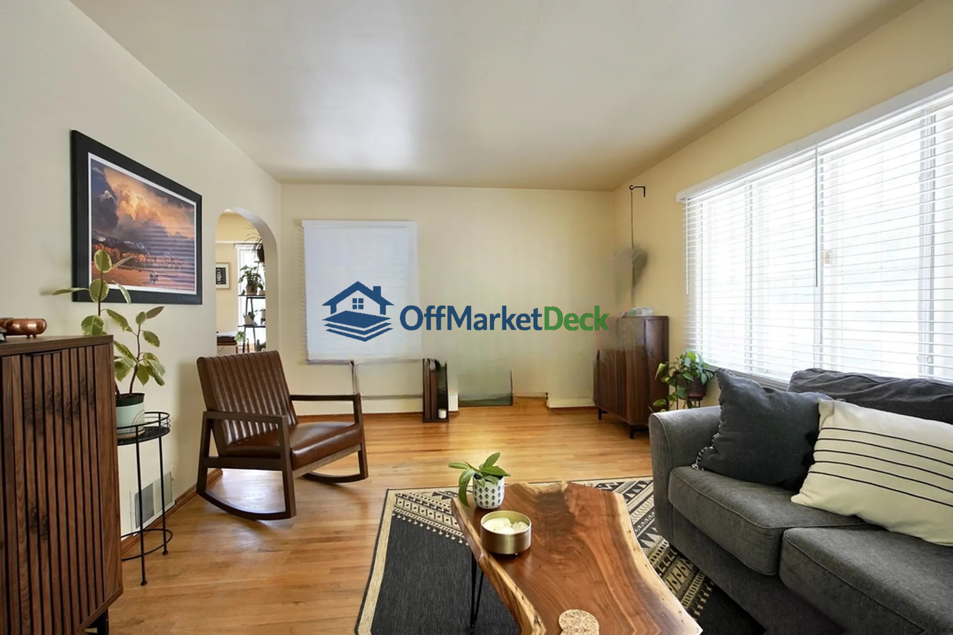 Off-market duplex in Casper, Wyoming — 4 beds, 3 baths, $500,000 — photo 4 of 8