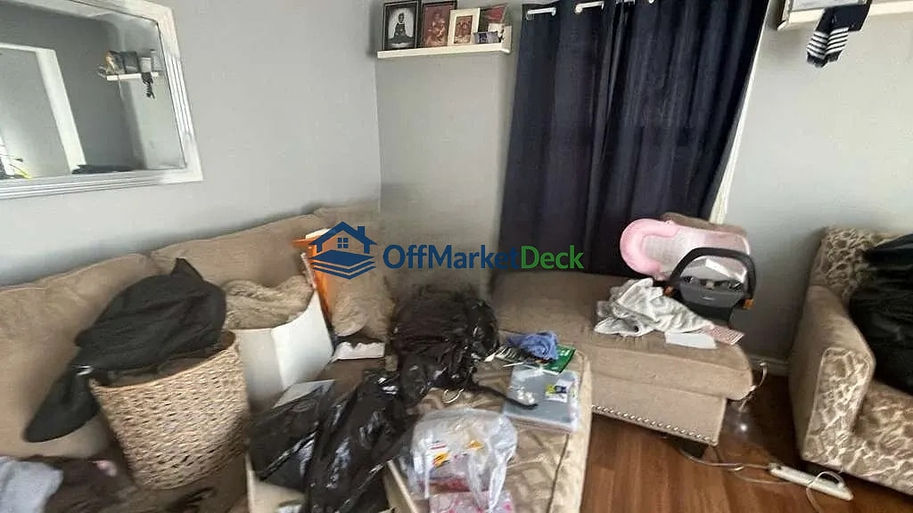 Off-market house in Eastpointe, Michigan — 5 beds, 3 baths, $113,000 — photo 5 of 8