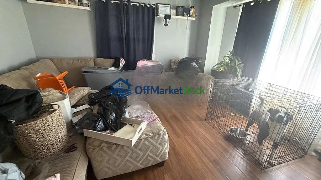 Off-market house in Eastpointe, Michigan — 5 beds, 3 baths, $113,000 — photo 6 of 8
