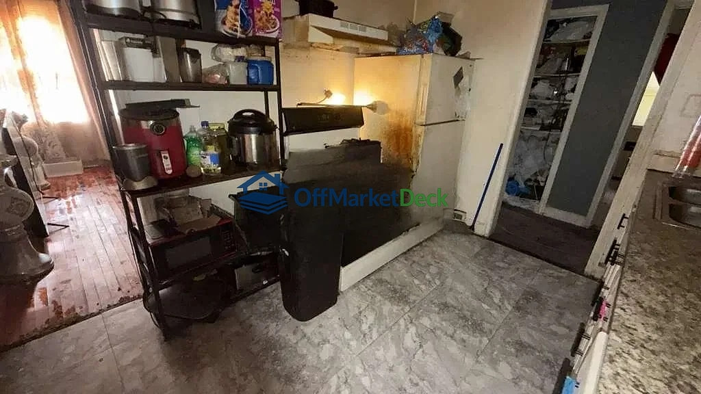 Off-market house in Detroit, Michigan — 3 beds, 1 bath, $46,900 — photo 4 of 8