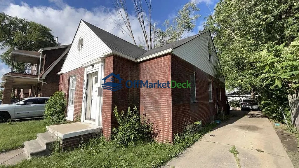Off-market house in Detroit, Michigan — 3 beds, 1 bath, $46,900 — photo 3 of 8