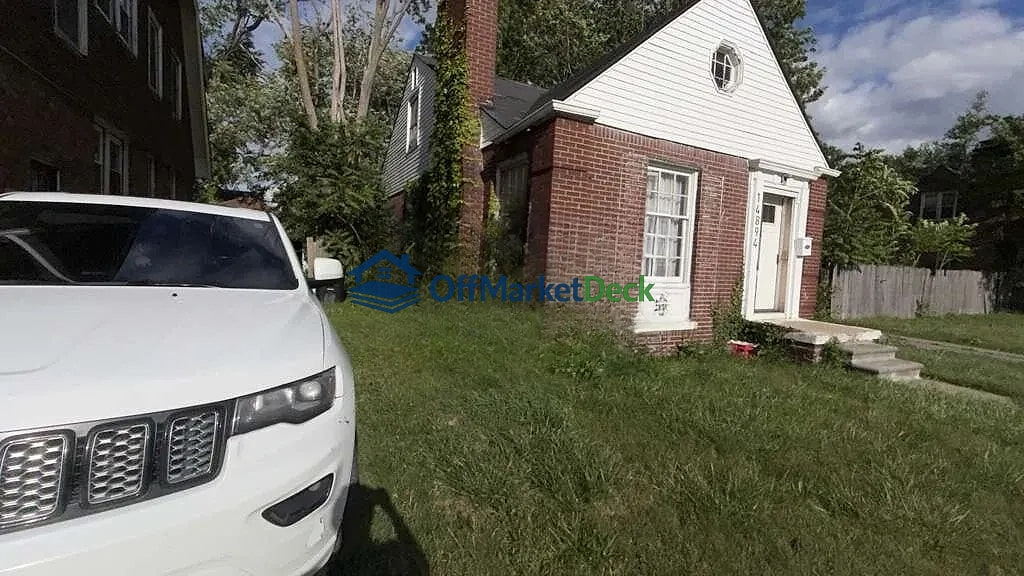 Off-market house in Detroit, Michigan — 3 beds, 1 bath, $46,900 — photo 2 of 8