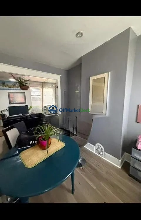 Off-market house in Philadelphia, Pennsylvania — 3 beds, 1 bath, $120,000 — photo 5 of 8