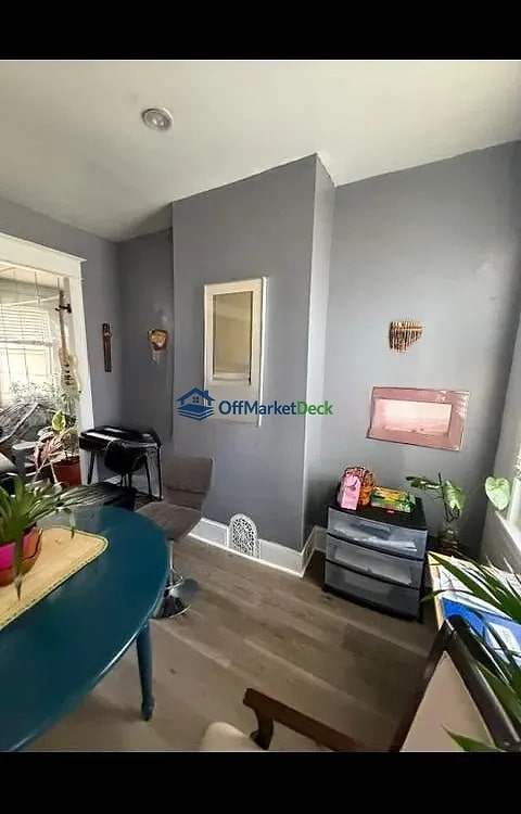 Off-market house in Philadelphia, Pennsylvania — 3 beds, 1 bath, $120,000 — photo 4 of 8