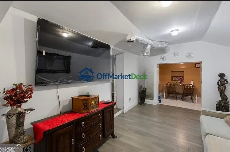 Off-market house in Lithia Springs, Georgia — 3 beds, 2 baths, $140,000 — photo 5 of 8