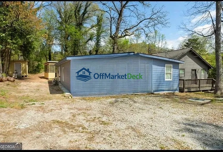 Off-market house in Lithia Springs, Georgia — 3 beds, 2 baths, $140,000 — photo 2 of 8