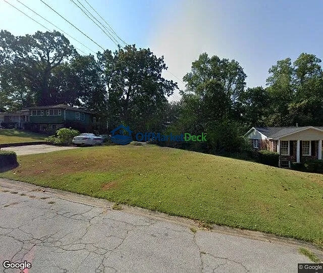 Off-market house in Atlanta, Georgia — 3 beds, 2 baths, $225,000 — photo 2 of 3