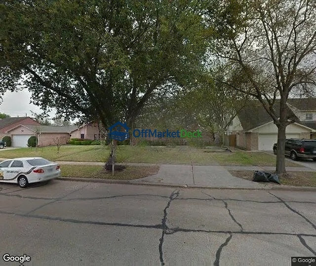 Off-market house in Houston, Texas — 4 beds, 2 baths, $165,000 — photo 3 of 3