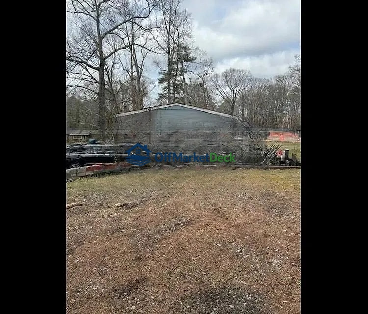 Off-market house in Atlanta, Georgia — 3 beds, 2 baths, $165,000 — photo 2 of 8
