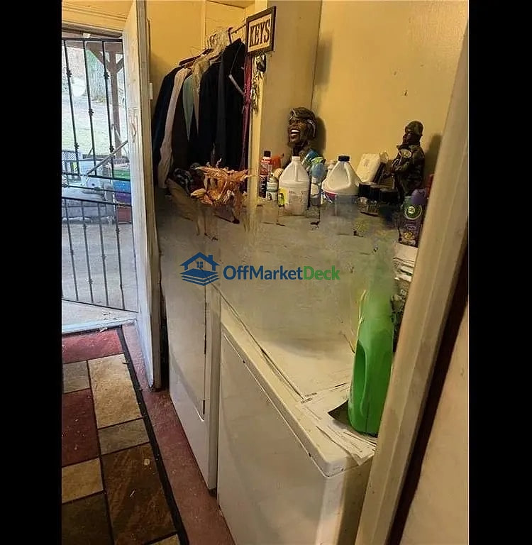 Off-market house in Atlanta, Georgia — 3 beds, 2 baths, $165,000 — photo 7 of 8