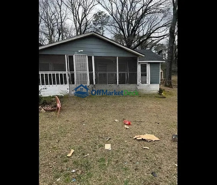 Off-market house in Atlanta, Georgia — 3 beds, 2 baths, $165,000 — photo 3 of 8