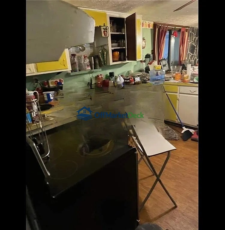 Off-market house in Atlanta, Georgia — 3 beds, 2 baths, $165,000 — photo 5 of 8