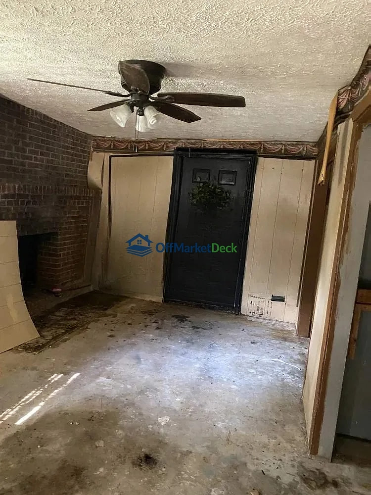 Off-market house in Atlanta, Georgia — 4 beds, 2 baths, $145,000 — photo 7 of 8