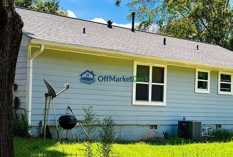 Off-market house in Locust Grove, Georgia — 3 beds, 2 baths, $159,000 — photo 2 of 8