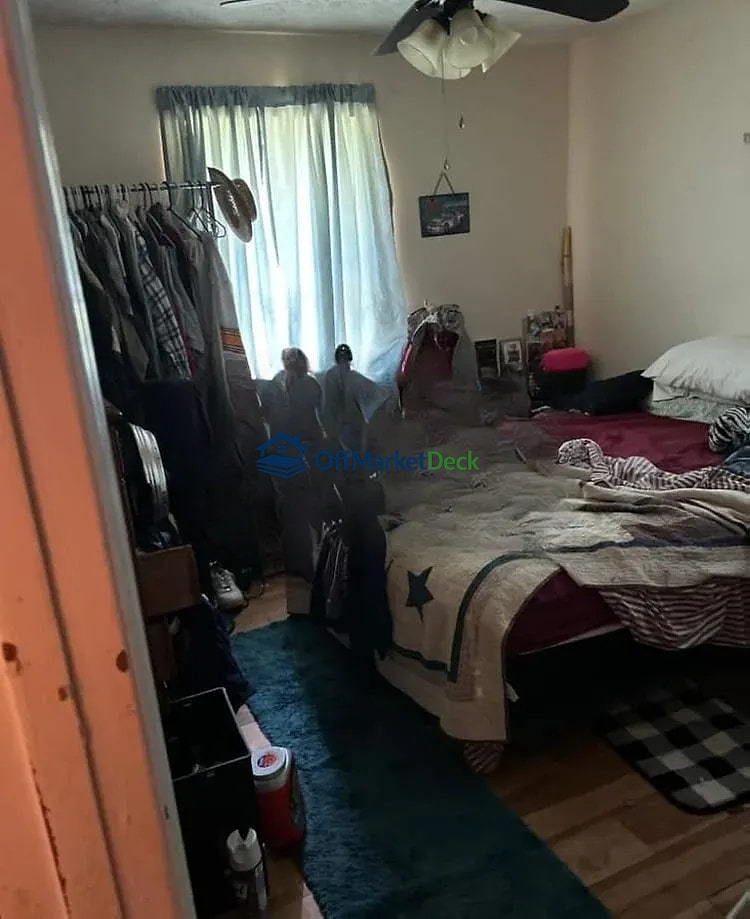 Off-market house in Locust Grove, Georgia — 3 beds, 2 baths, $159,000 — photo 7 of 8