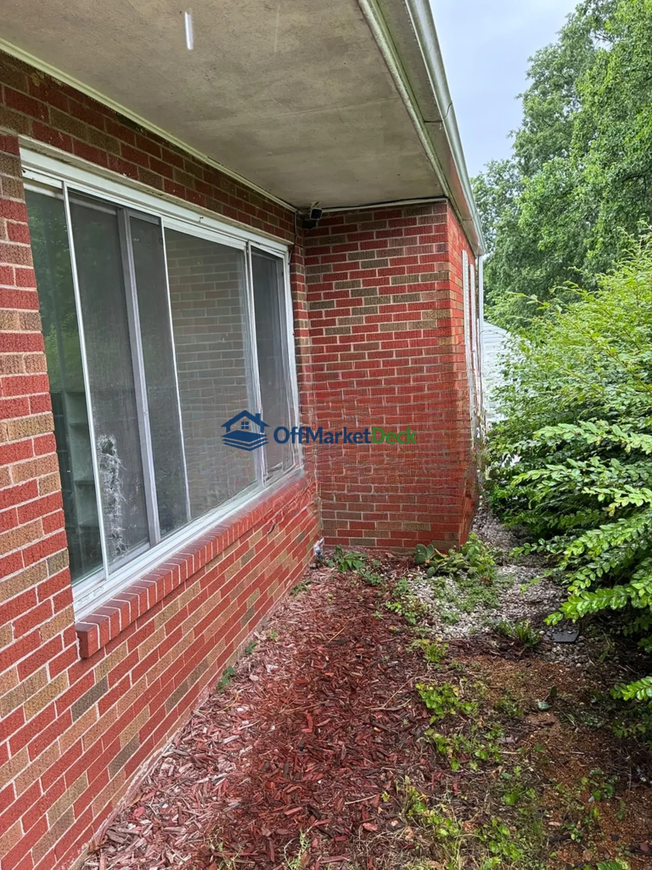 Off-market house in St. Louis, Missouri — 3 beds, 2 baths, $136,900 — photo 2 of 8