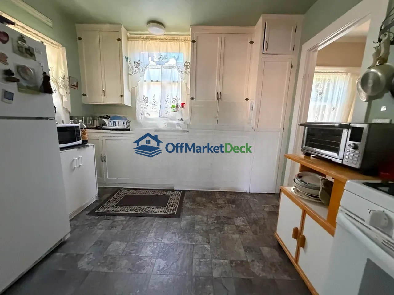 Off-market house in Vallejo, California — 2 beds, 1 bath, $299,900 — photo 5 of 8
