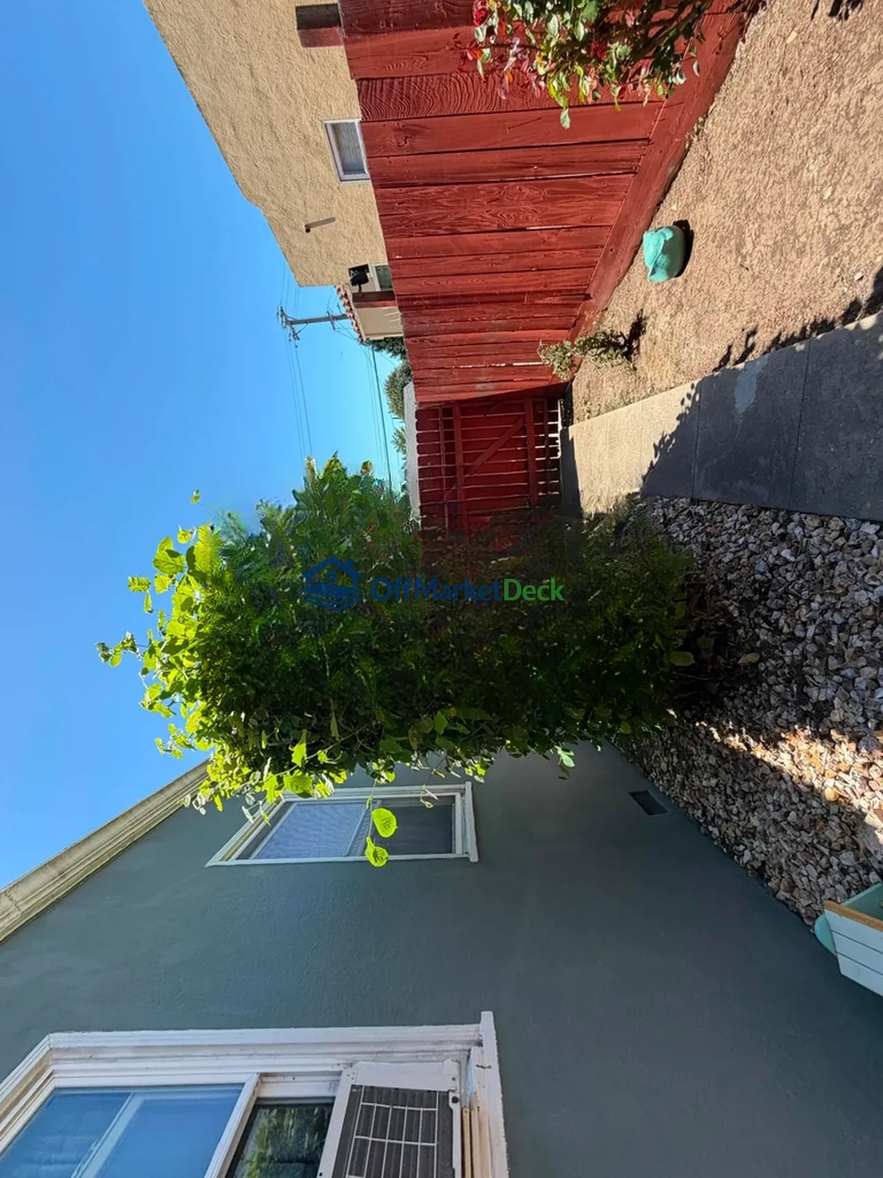 Off-market house in Vallejo, California — 2 beds, 1 bath, $299,900 — photo 7 of 8