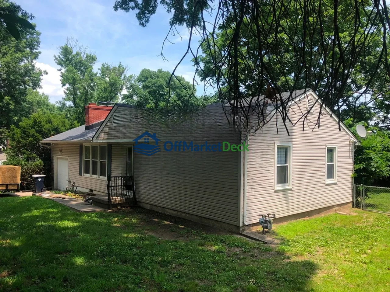 Off-market house in Kansas City, Missouri — 3 beds, 1 bath, $159,900 — photo 3 of 8