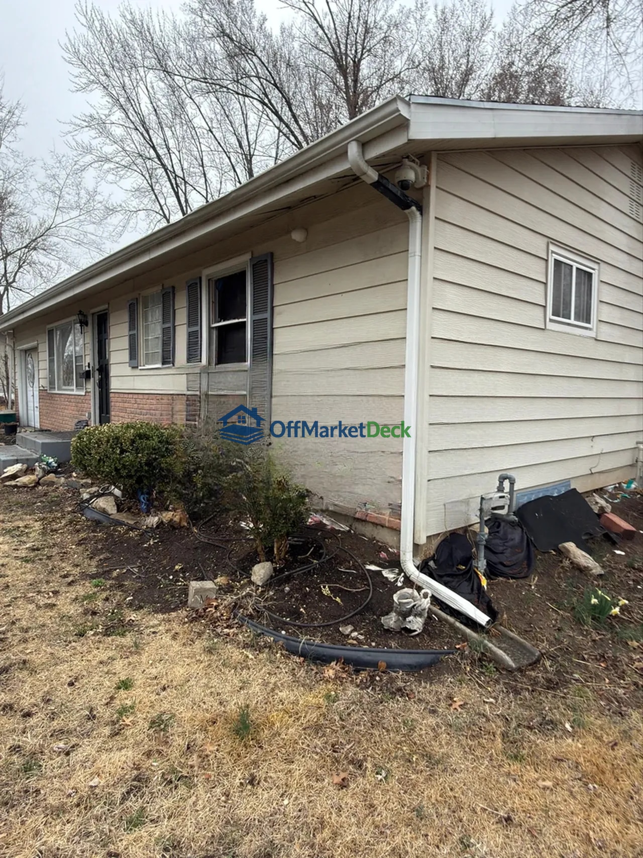 Off-market house in Lee's Summit, Missouri — 3 beds, 2 baths, $189,900 — photo 5 of 8