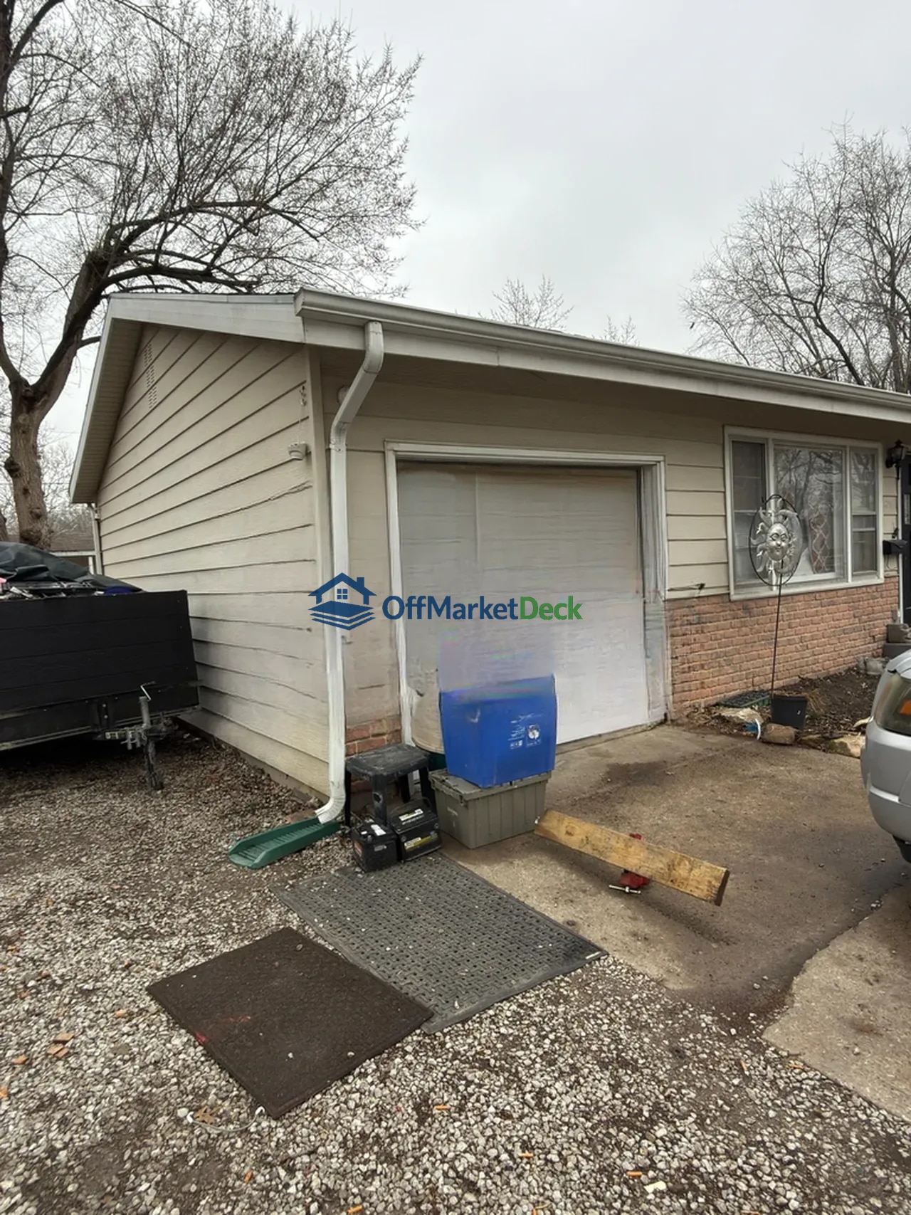 Off-market house in Lee's Summit, Missouri — 3 beds, 2 baths, $189,900 — photo 2 of 8