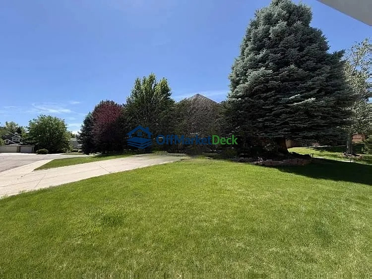 Off-market house in Littleton, Colorado — 5 beds, 3 baths, $839,000 — photo 3 of 8