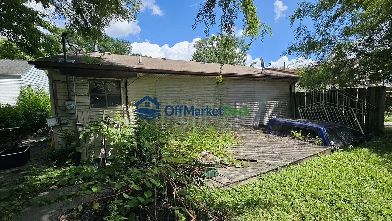 Off-market house in Eastpointe, Michigan — 3 beds, 2 baths, $104,900 — photo 5 of 8