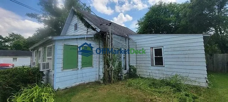 Off-market house in Walkerton, Indiana — 2 beds, 1 bath, $57,200 — photo 7 of 8