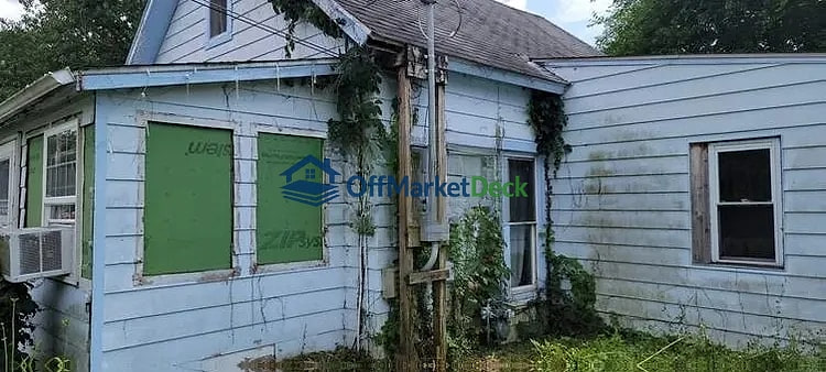 Off-market house in Walkerton, Indiana — 2 beds, 1 bath, $57,200 — photo 5 of 8