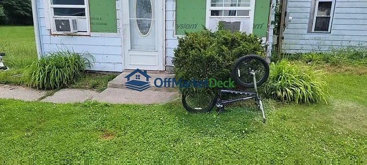 Off-market house in Walkerton, Indiana — 2 beds, 1 bath, $57,200 — photo 2 of 8
