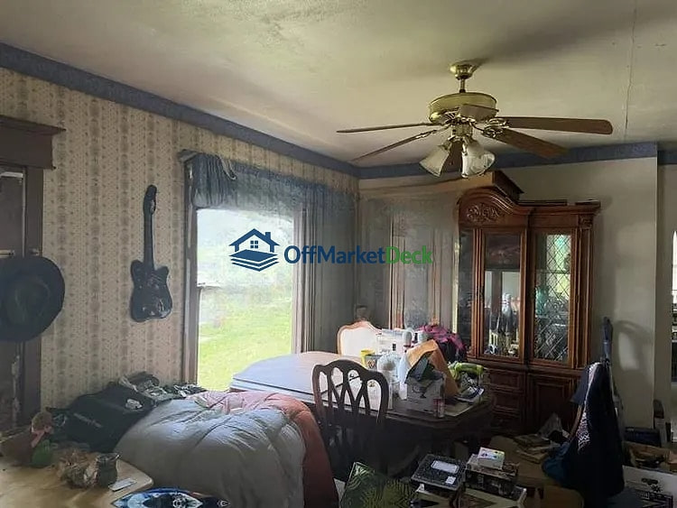 Off-market house in Steubenville, Ohio — 2 beds, 1 bath, $18,600 — photo 6 of 8