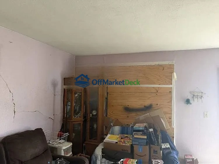 Off-market house in Steubenville, Ohio — 2 beds, 1 bath, $18,600 — photo 4 of 8