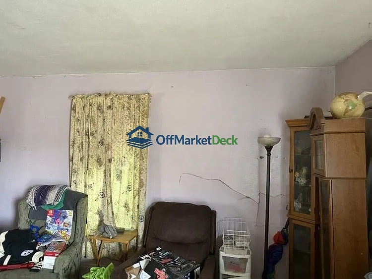 Off-market house in Steubenville, Ohio — 2 beds, 1 bath, $18,600 — photo 2 of 8