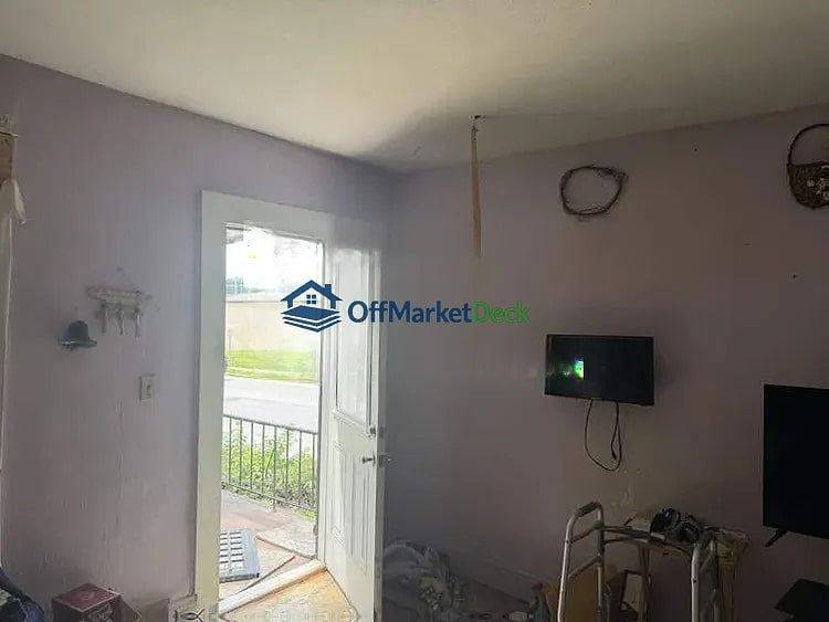 Off-market house in Steubenville, Ohio — 2 beds, 1 bath, $18,600 — photo 5 of 8