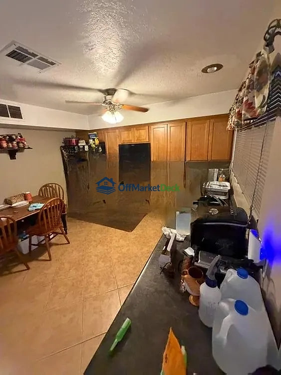 Off-market house in Mesa, Arizona — 3 beds, 2 baths, $899,999 — photo 5 of 8