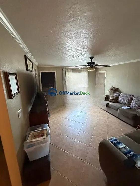 Off-market house in Mesa, Arizona — 3 beds, 2 baths, $899,999 — photo 7 of 8