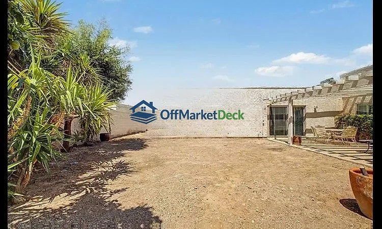 Off-market house in Scottsdale, Arizona — 3 beds, 2 baths, $799,999 — photo 5 of 8