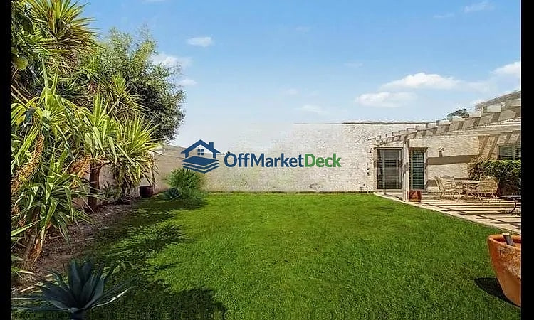 Off-market house in Scottsdale, Arizona — 3 beds, 2 baths, $799,999 — photo 6 of 8