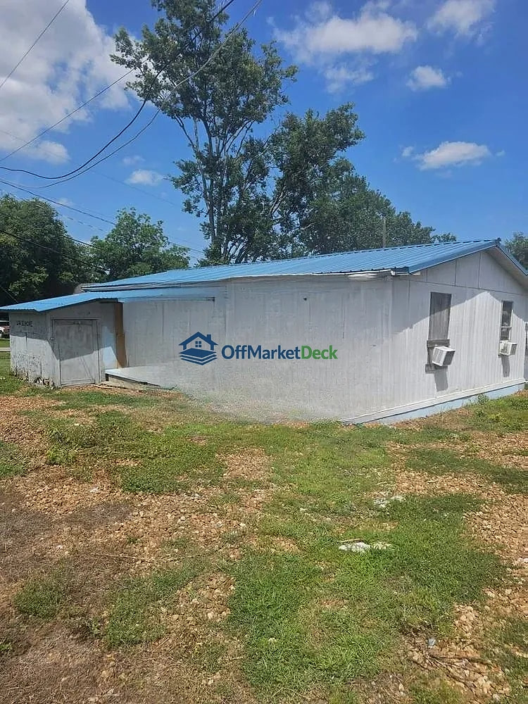 Off-market house in Nashville, Tennessee — 3 beds, 1 bath, $115,000 — photo 2 of 8