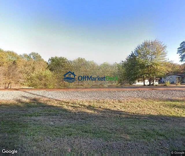 Off-market house in Atlanta, Texas — 3 beds, 2 baths, $39,950 — photo 3 of 3