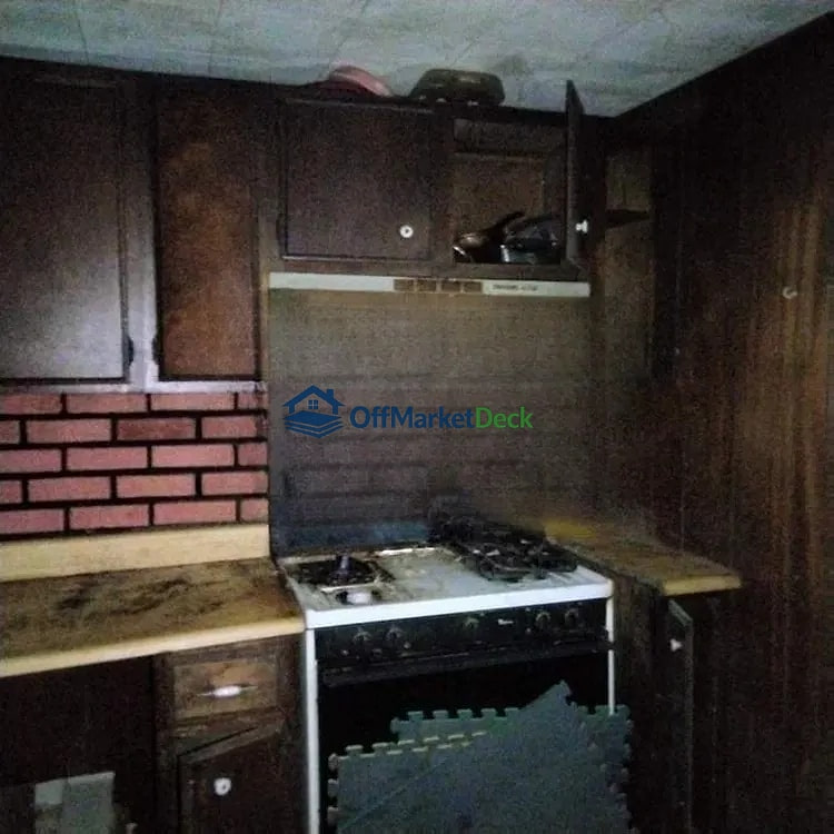 Off-market house in Ashland, Kentucky — 2 beds, 1 bath, $23,700 — photo 5 of 8