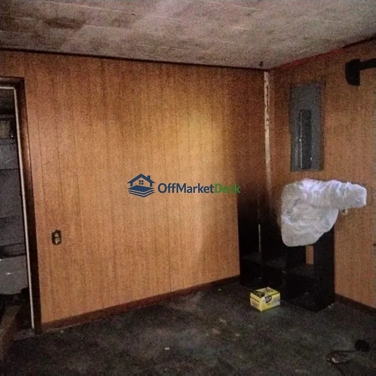 Off-market house in Ashland, Kentucky — 2 beds, 1 bath, $23,700 — photo 3 of 8