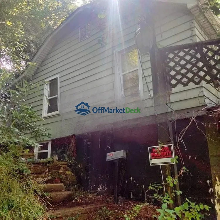 Off-market house in Ashland, Kentucky — 2 beds, 1 bath, $23,700 — photo 2 of 8