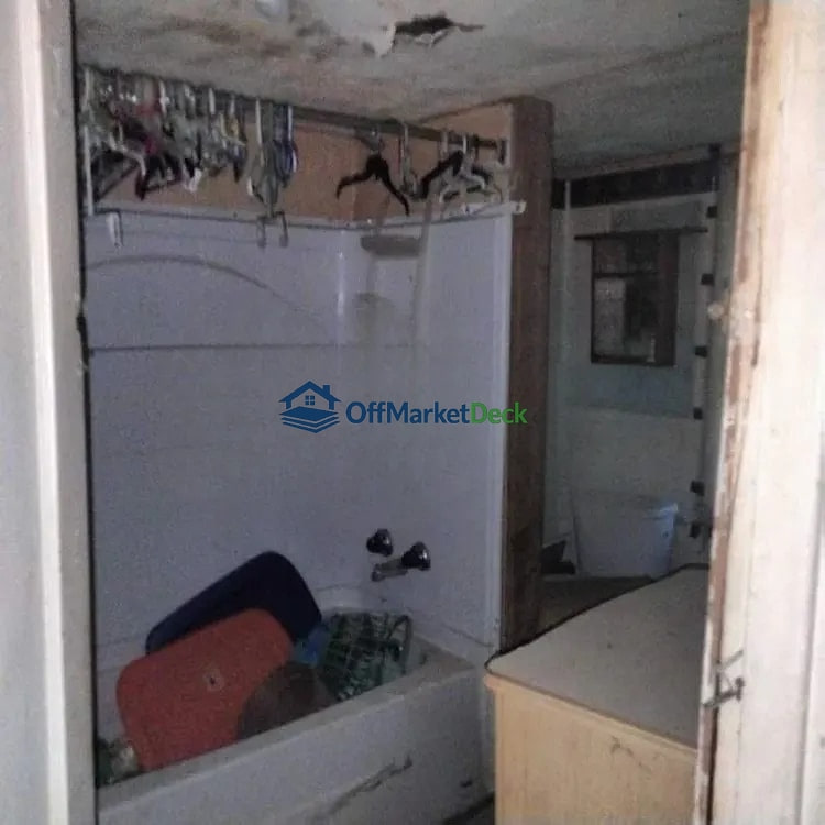 Off-market house in Ashland, Kentucky — 2 beds, 1 bath, $23,700 — photo 7 of 8