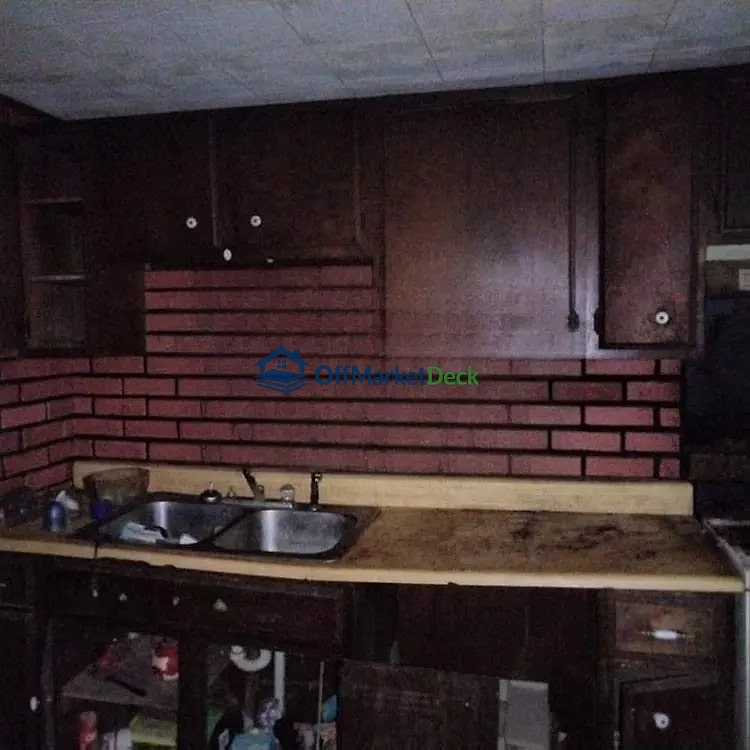 Off-market house in Ashland, Kentucky — 2 beds, 1 bath, $23,700 — photo 6 of 8