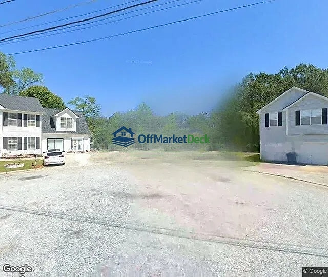 Off-market house in Decatur, Georgia — 3 beds, 2 baths, $195,000 — photo 3 of 3